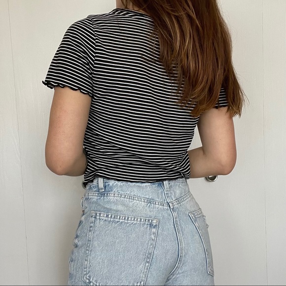 Striped Cropped T-shirt - Picture 3 of 4